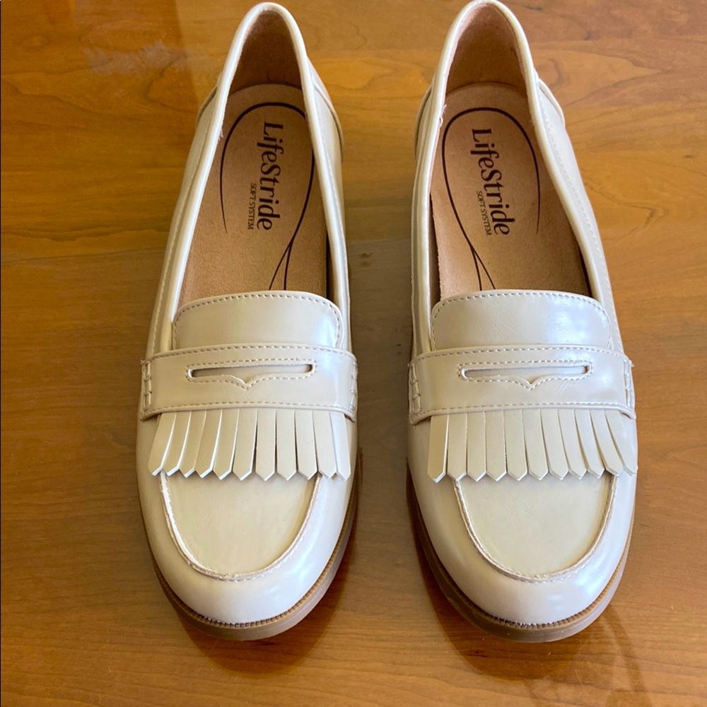 Life Stride Women's Cream Santana Loafer. Brand new!
